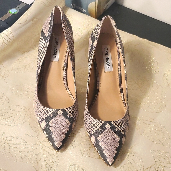 Steve Madden Shoes - Steve Madden Nude Snake skin Heels Size 8M